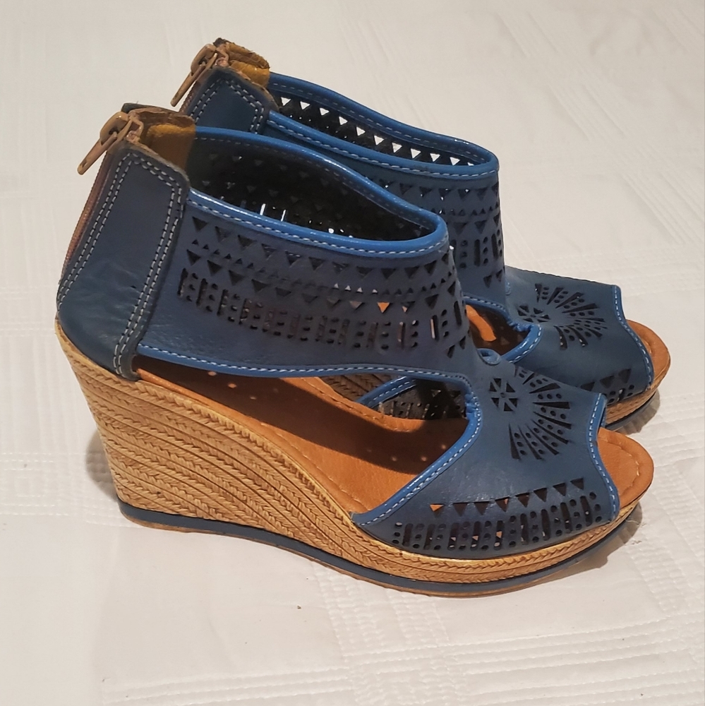 Blue open toe wedges